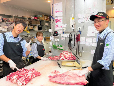 【淡路市郡家】淡路ビーフ専門店の精肉加工◎月給188,000円〜275,000円◎9:00～18:30(実働8時間)シフト制◎髪型/髪色自由